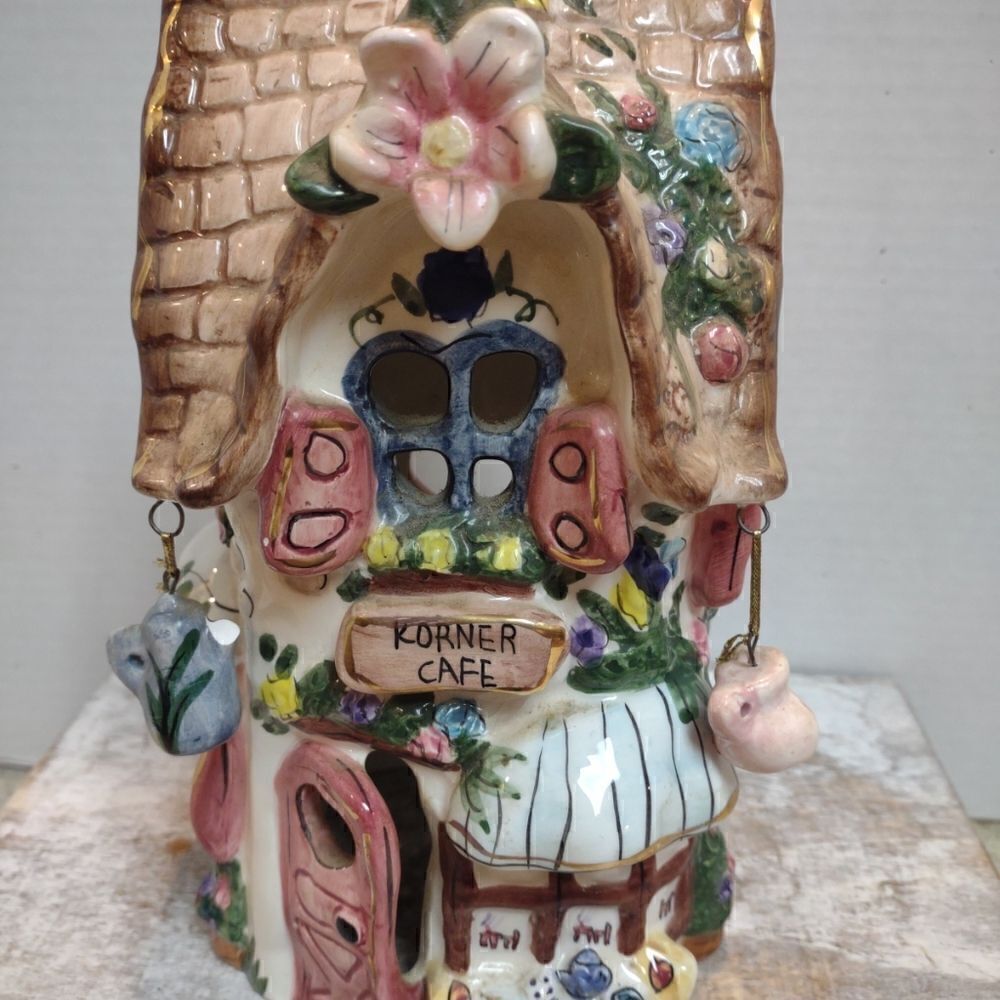👍 Fairy Cottage Korner Cafe Candle Holder. C4